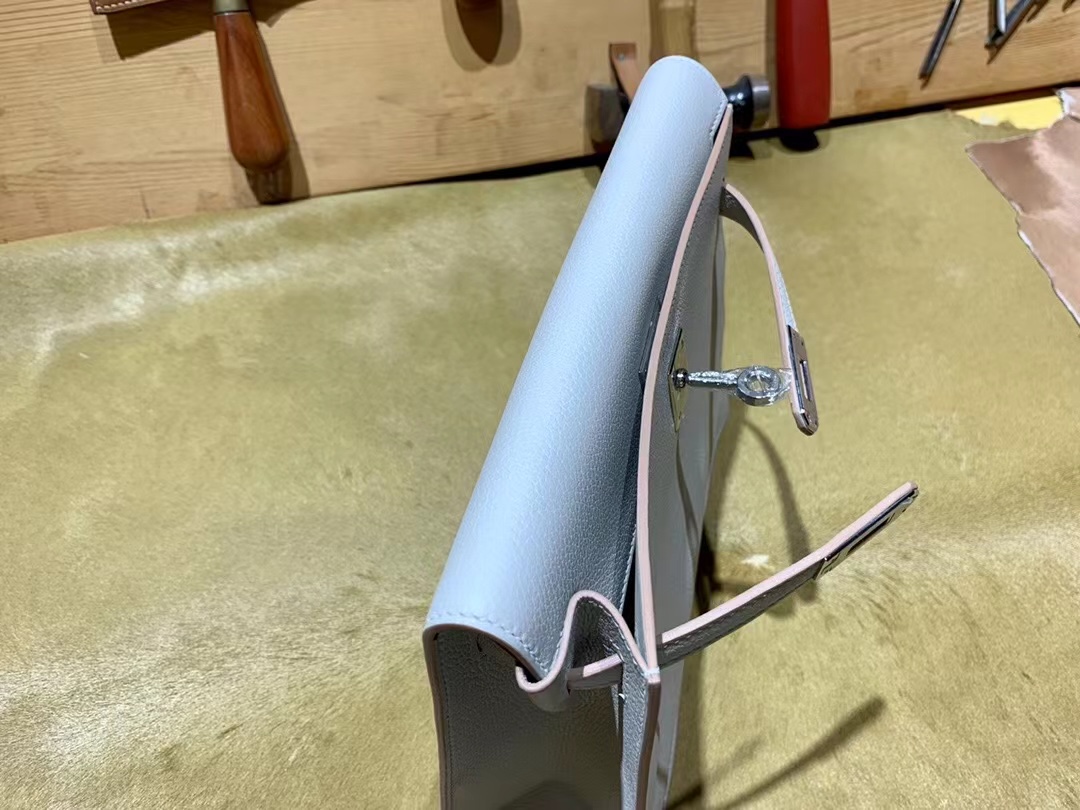 VIP一级品： kl danse 跳舞包 22cm Pearl grey 8O 珍珠灰/金扣 eve皮  100%与正品完全零区别，代购级的新款。