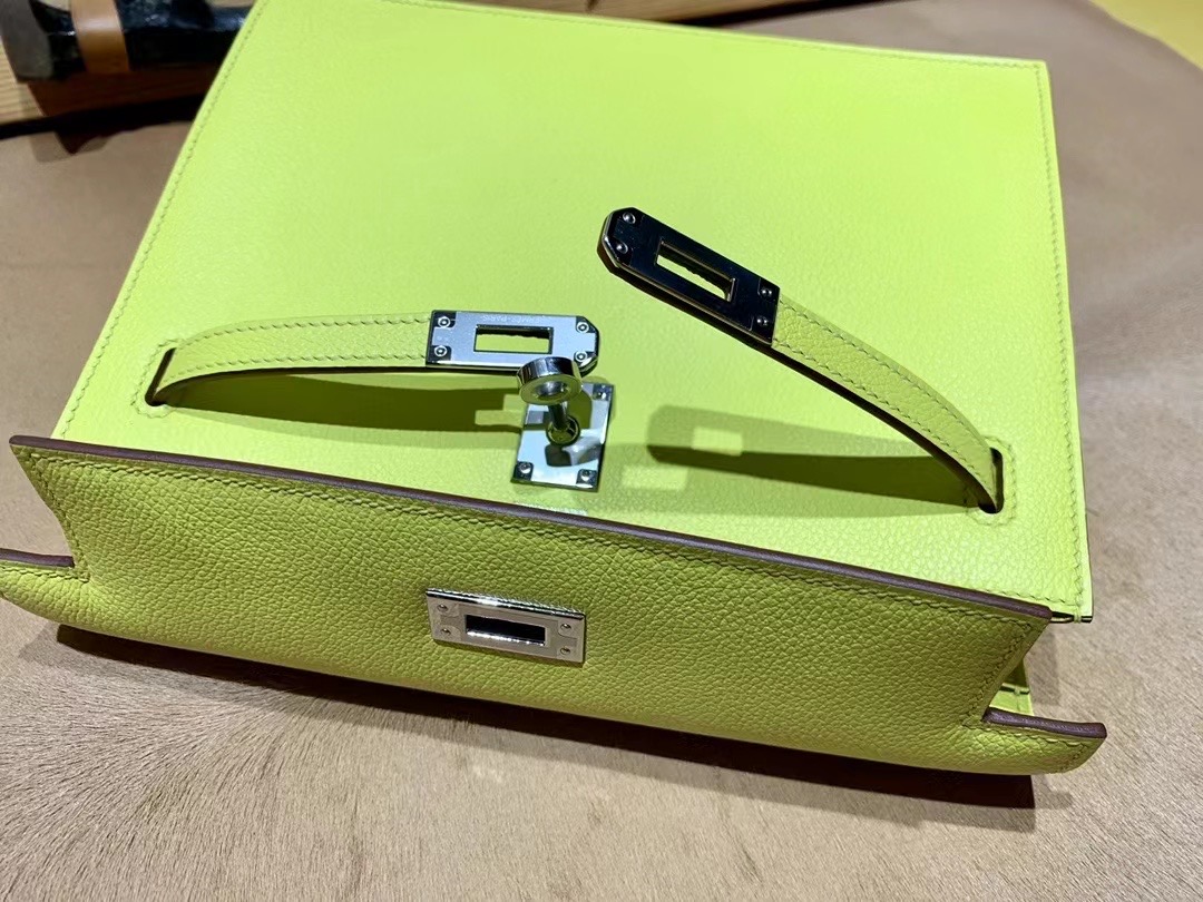 VIP一级品： kl danse 跳舞包 22cm 9R Lime 柠檬黄/银扣 eve皮  100%与正品完全零区别，代购级的新款。
