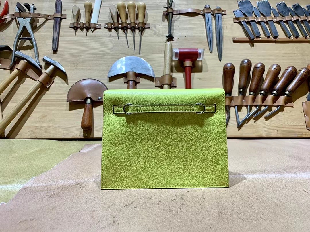 VIP一级品： kl danse 跳舞包 22cm 9R Lime 柠檬黄/银扣 eve皮  100%与正品完全零区别，代购级的新款。
