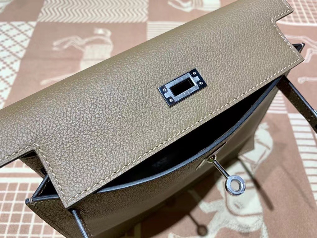 VIP一级品： kl danse 跳舞包 22cm  D0威马犬米色eve皮  银扣 100%与正品完全零区别，代购级的新款。