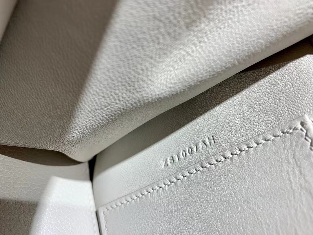 VIP一级品： kl danse 跳舞包 22cm Pearl grey 8O 珍珠灰/金扣 eve皮  100%与正品完全零区别，代购级的新款。