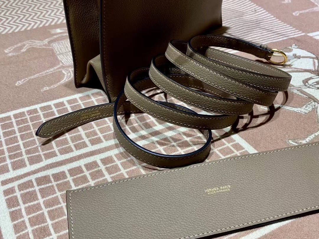 VIP一级品： kl danse 跳舞包 22cm  D0威马犬米色eve皮  银扣 100%与正品完全零区别，代购级的新款。