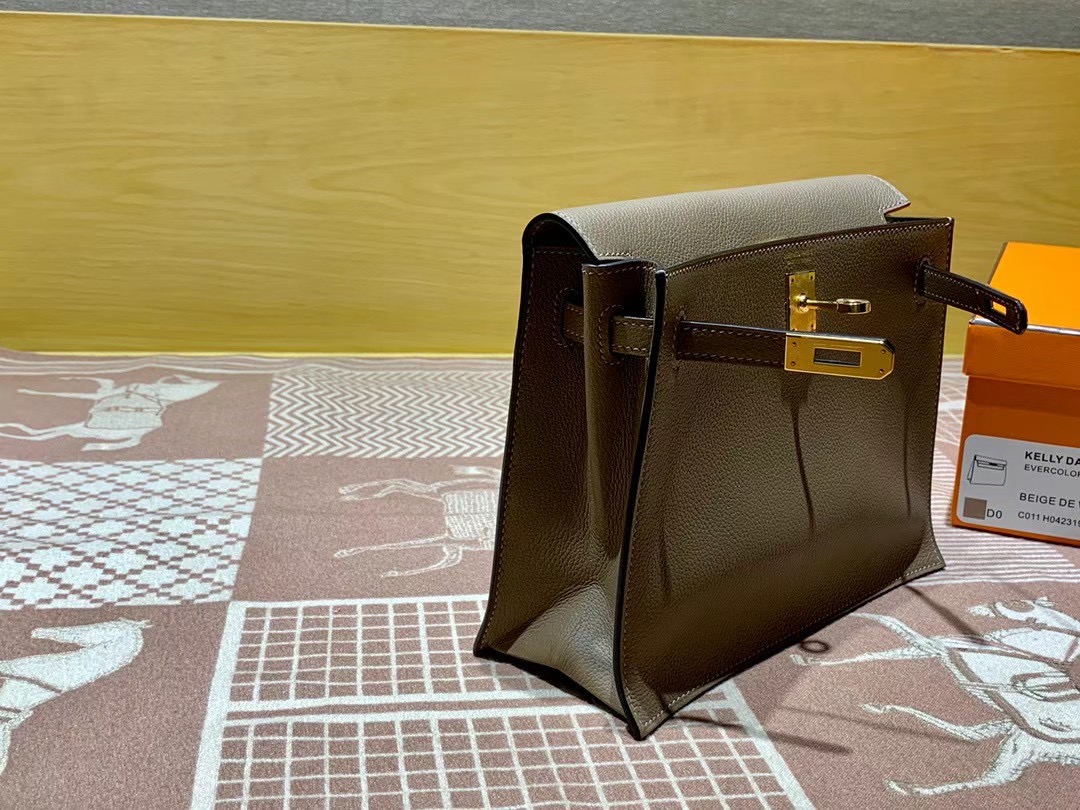 VIP一级品： kl danse 跳舞包 22cm  D0威马犬米色eve皮  银扣 100%与正品完全零区别，代购级的新款。