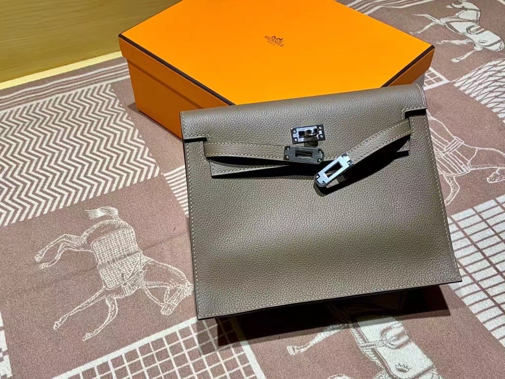 VIP一级品： kl danse 跳舞包 22cm  D0威马犬米色eve皮  银扣 100%与正品完全零区别，代购级的新款。