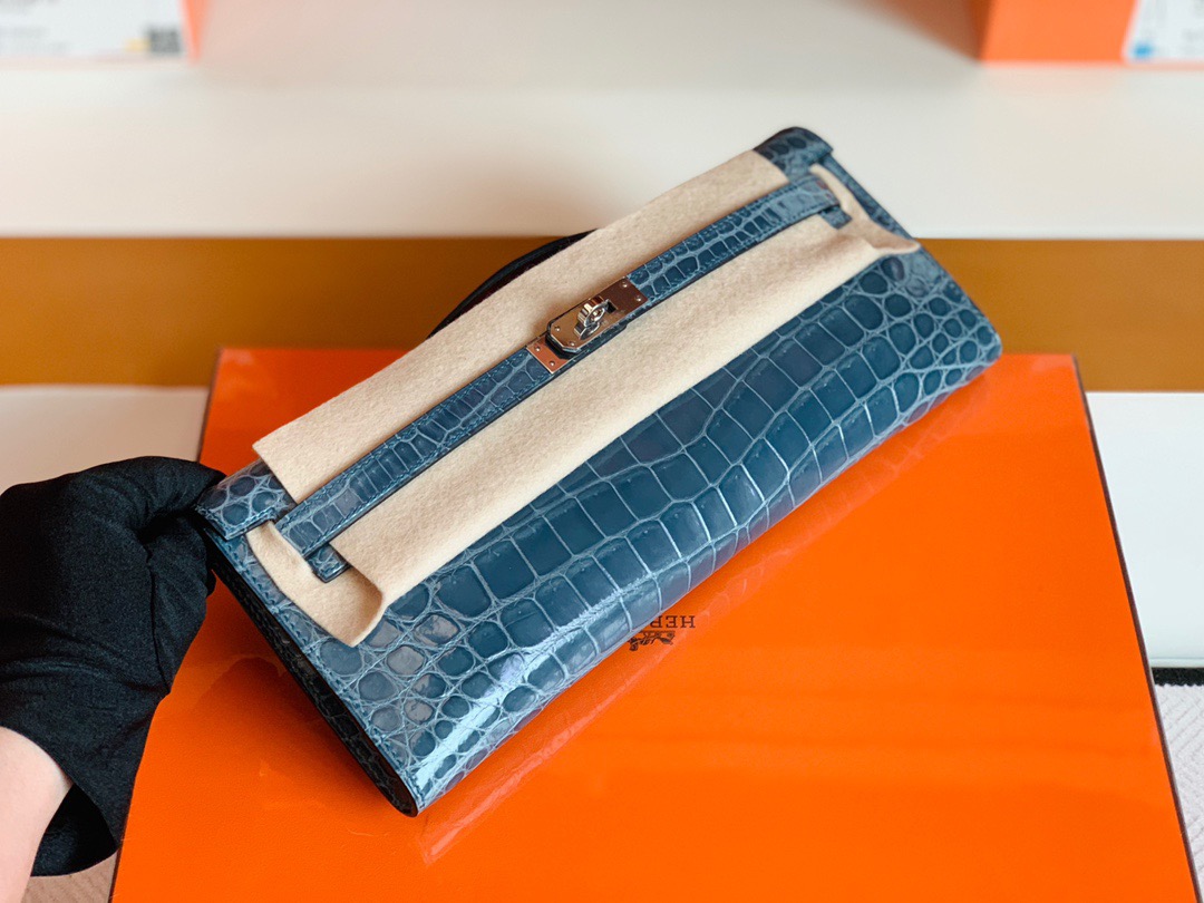 极品 现货：KL cut 31cm 皇家蓝 亮面鳄鱼皮 两点 尼罗鳄，超幸运 带气孔 非常稀少 银扣，H家历史最久的手包 晚宴包 聚会必备！出席宴会/party首选包，最适合用来凹造型搭配