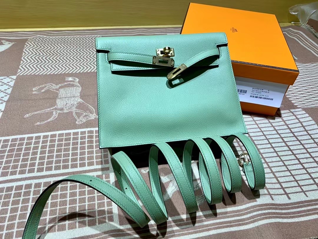 VIP一级品： kl danse 跳舞包 22cm 3i Vert criquet 牛油果绿eve皮  金扣 100%与正品完全零区别，代购级的新款。