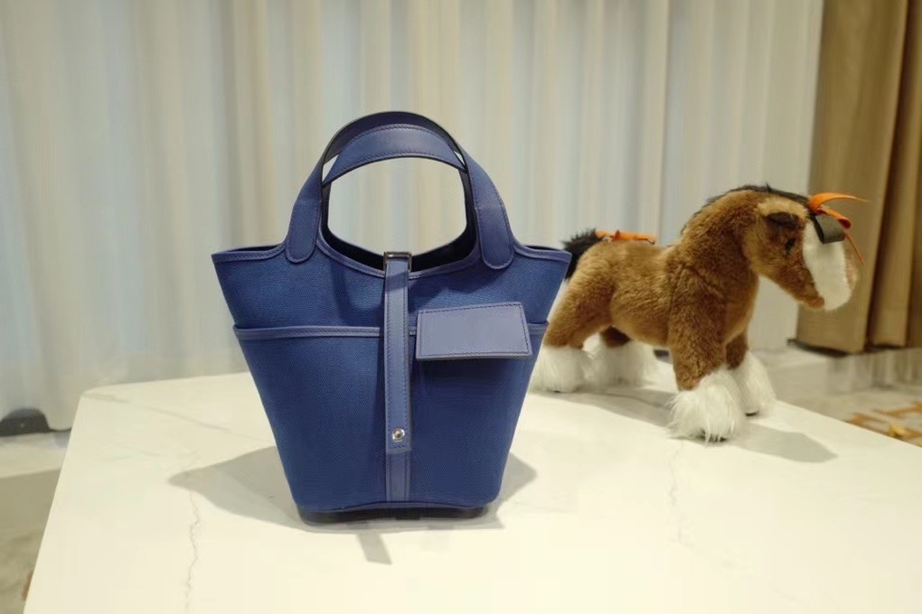 VIP一级品 Picotin  cargo I7 Blue zellige 琉璃蓝 帆布的cargo比皮质自重更轻，更休闲，而且很挺不会塌，侧面设计的口袋更方便 温柔百搭 最新宠❤️