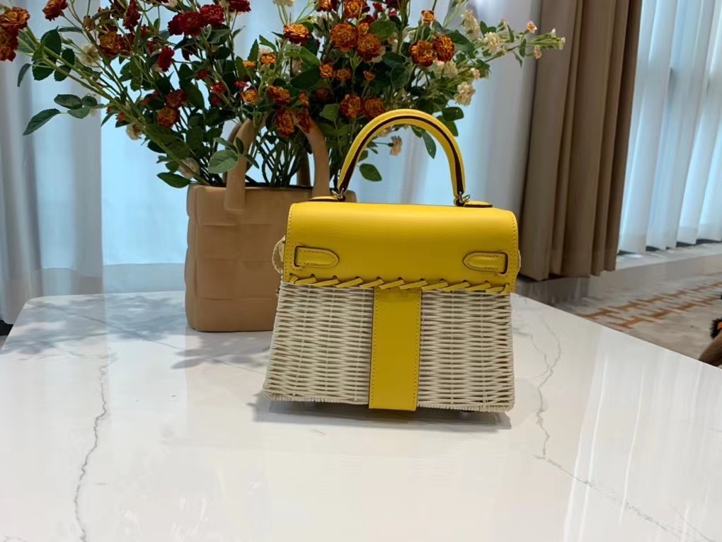 VIP一级品 hm minikl picnic野餐包   💛9O jaune de naples 那不勒斯黄（swift皮） mini2代的经典著作