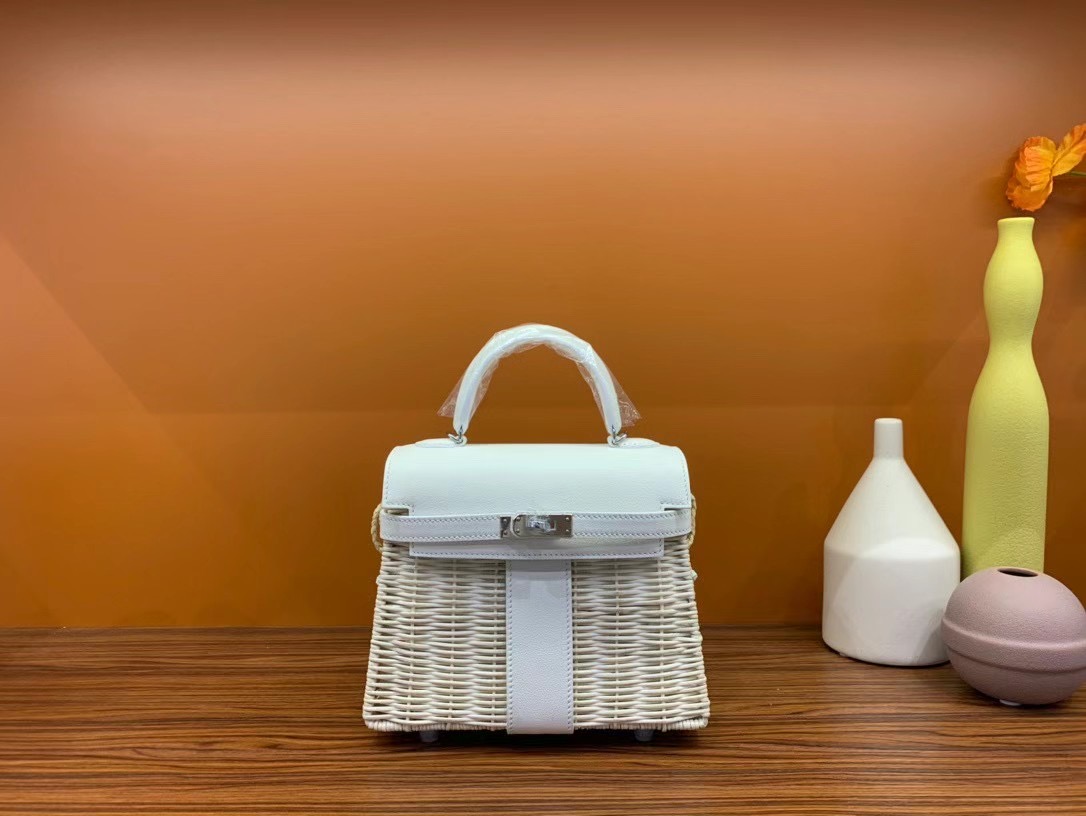VIP一级品 hm minikl picnic野餐包   🤍01白色（swift皮） mini2代的经典著作