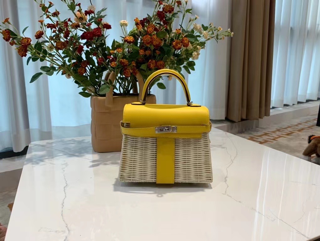 VIP一级品 hm minikl picnic野餐包   💛9O jaune de naples 那不勒斯黄（swift皮） mini2代的经典著作