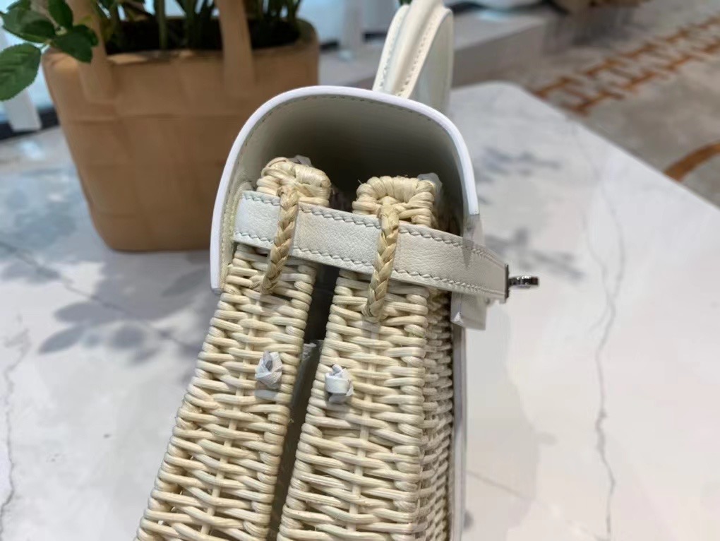 VIP一级品 hm minikl picnic野餐包   🤍01白色（swift皮） mini2代的经典著作