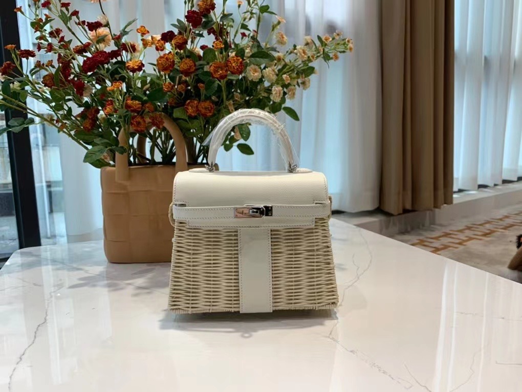 VIP一级品 hm minikl picnic野餐包   🤍01白色（swift皮） mini2代的经典著作