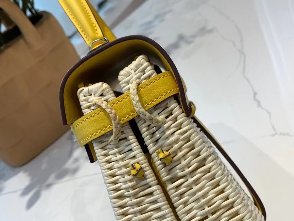 VIP一级品 hm minikl picnic野餐包   💛9O jaune de naples 那不勒斯黄（swift皮） mini2代的经典著作
