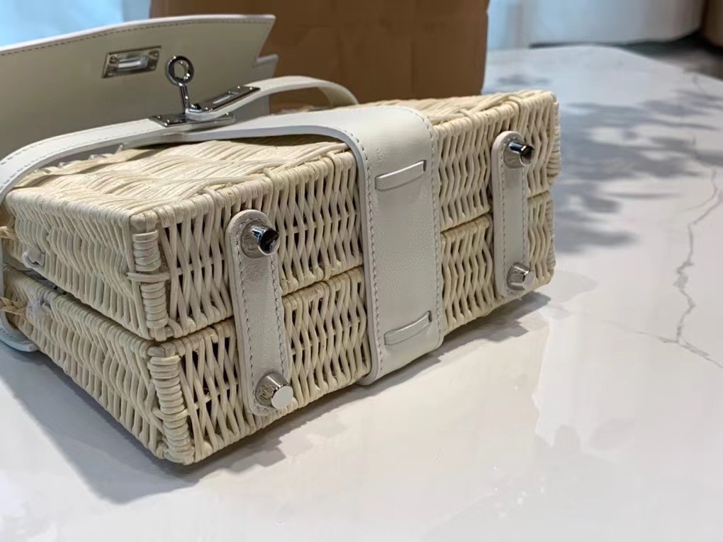 VIP一级品 hm minikl picnic野餐包   🤍01白色（swift皮） mini2代的经典著作