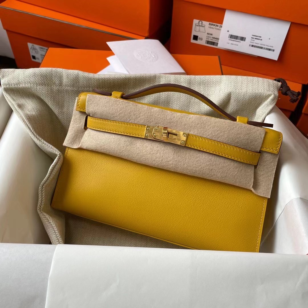 KL pochette Swift皮 9D Amber 琥珀黄 金扣