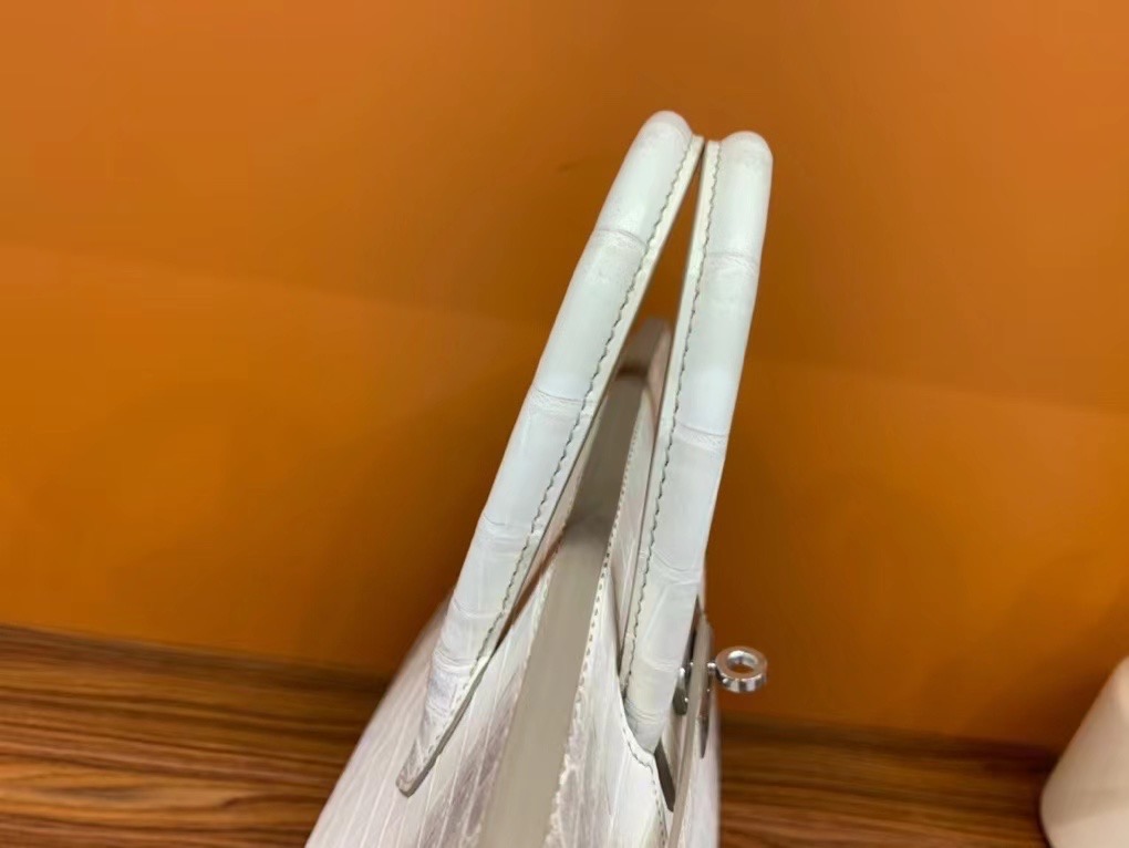 VIP一级品 BK 25cm 01喜马拉雅白  himalaya 雾面尼罗鳄鱼 两点 银扣  还自带气孔 可遇不可求 [得意]