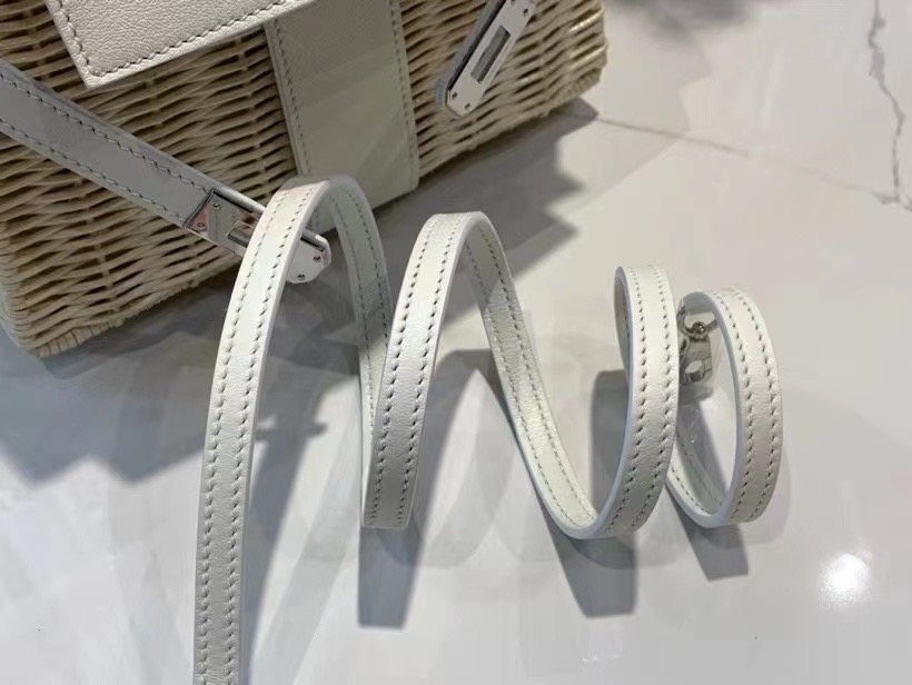 VIP一级品 hm minikl picnic野餐包   🤍01白色（swift皮） mini2代的经典著作