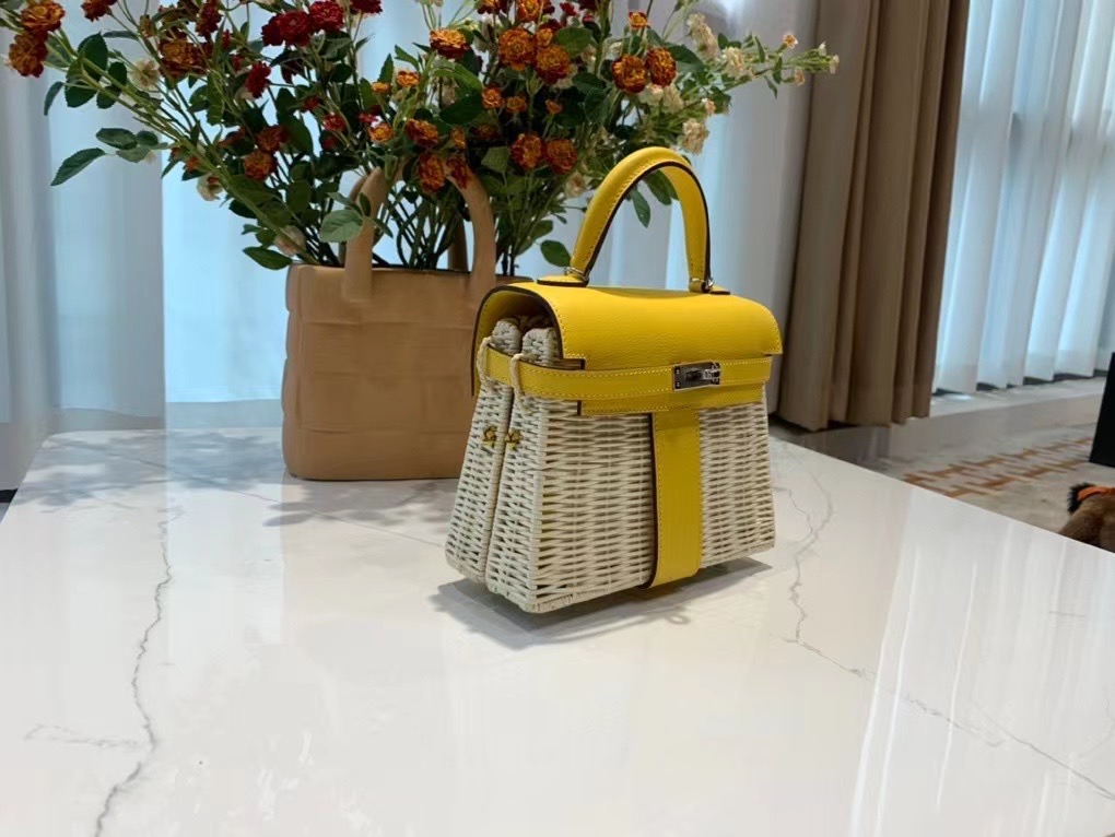 VIP一级品 hm minikl picnic野餐包   💛9O jaune de naples 那不勒斯黄（swift皮） mini2代的经典著作