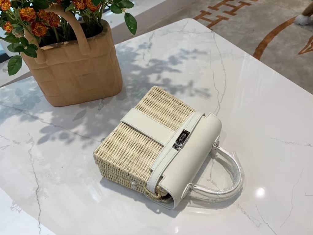 VIP一级品 hm minikl picnic野餐包   🤍01白色（swift皮） mini2代的经典著作