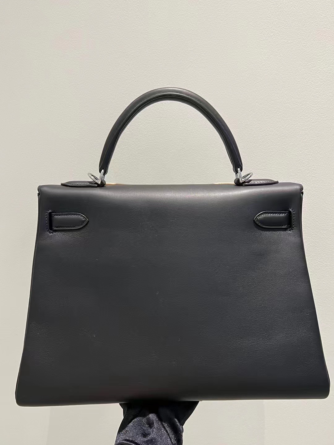 爱马仕包包官网 凯莉包 HM kl 32cm CK89黑色内拼酒红 Swift皮 银扣