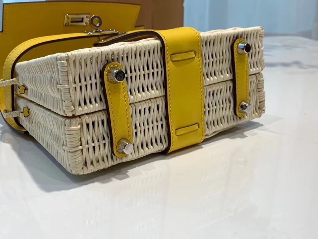 VIP一级品 hm minikl picnic野餐包   💛9O jaune de naples 那不勒斯黄（swift皮） mini2代的经典著作