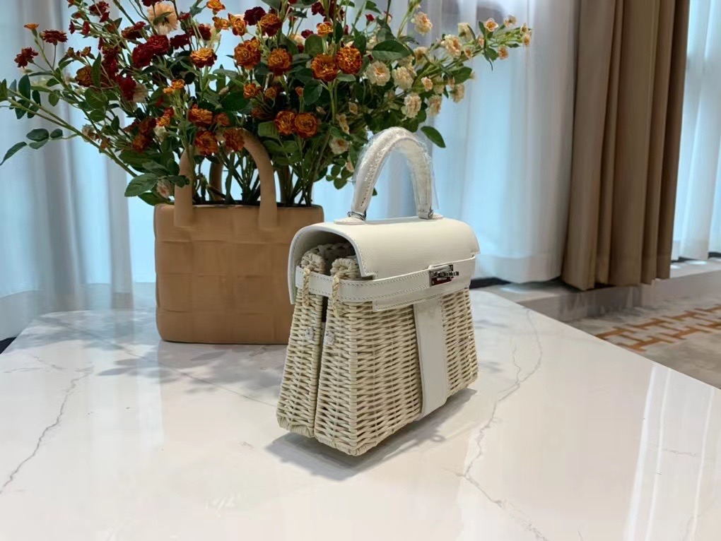 VIP一级品 hm minikl picnic野餐包   🤍01白色（swift皮） mini2代的经典著作