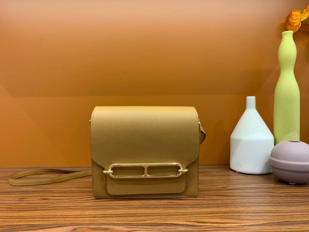 VIP一级品 RL 猪鼻包 18cm 4B biscuit 饼干色/金扣 Evercolor皮 手工缝制 臻品鉴赏 现货拍摄🎬-HaiLaBags VIP一级品 RL 猪鼻包 18cm 4B biscuit 饼干色/金扣 Evercolor皮 手工缝制 臻品鉴赏 现货拍摄🎬