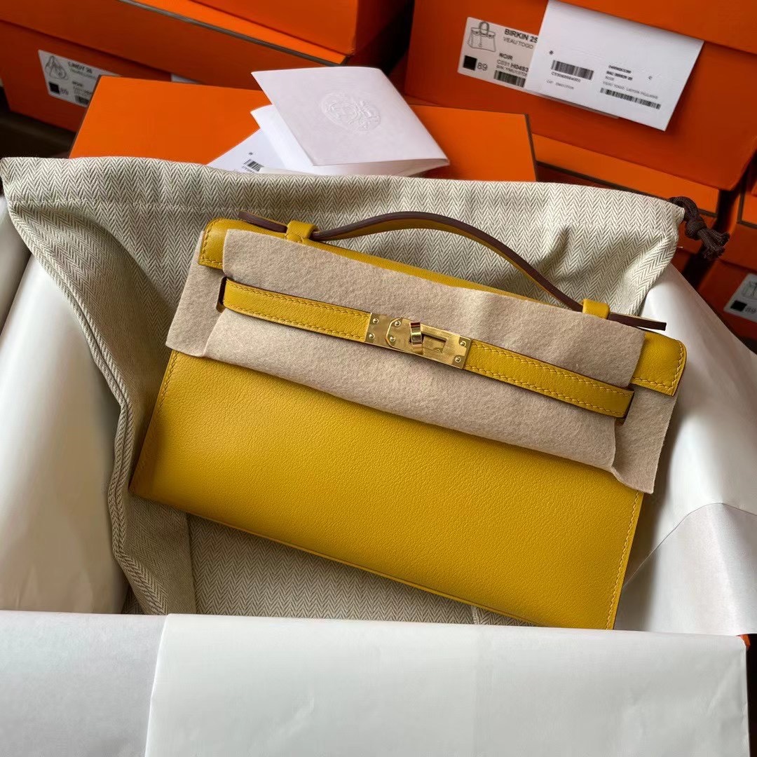 KL pochette Swift皮 9D Amber 琥珀黄 金扣