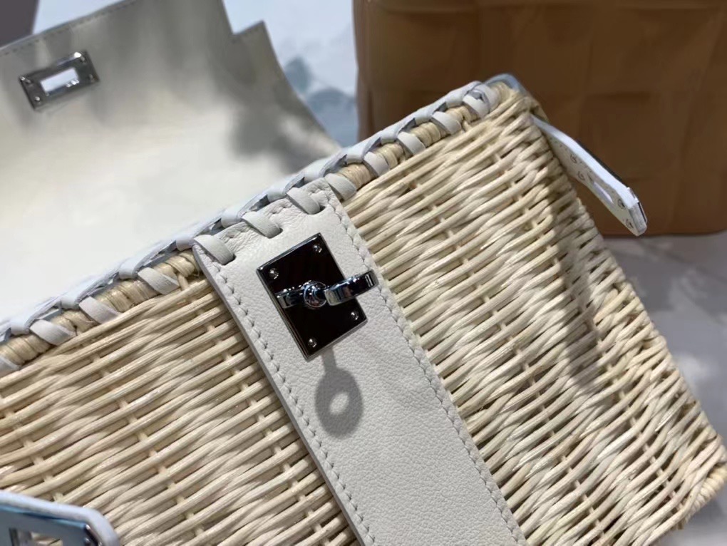 VIP一级品 hm minikl picnic野餐包   🤍01白色（swift皮） mini2代的经典著作