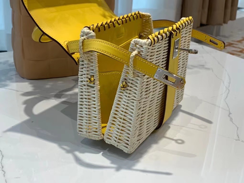 VIP一级品 hm minikl picnic野餐包   💛9O jaune de naples 那不勒斯黄（swift皮） mini2代的经典著作