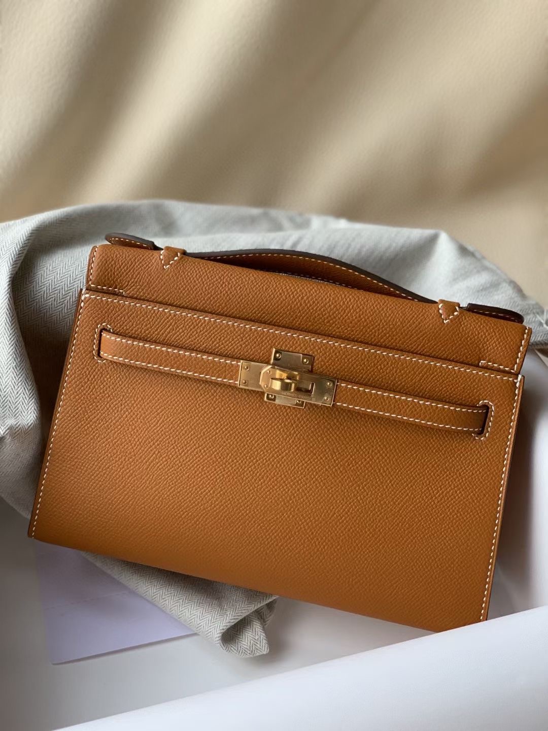 Canada Ottawa Hermès KL Pochette Epsom 37 Gold 89 Noir