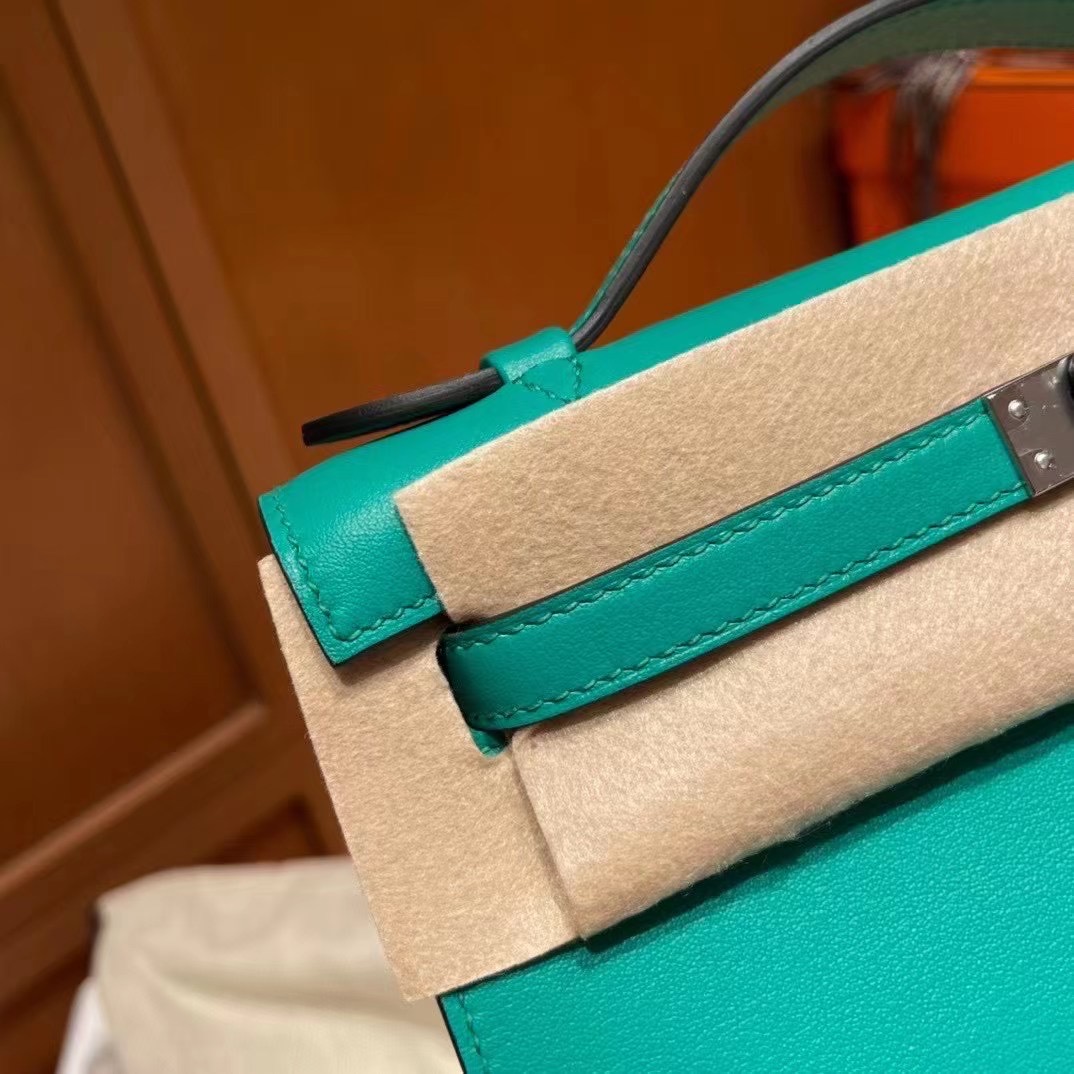 KL pochette 一代手拿包，晚宴必备单品 Swift. 6U 薄荷绿 银扣