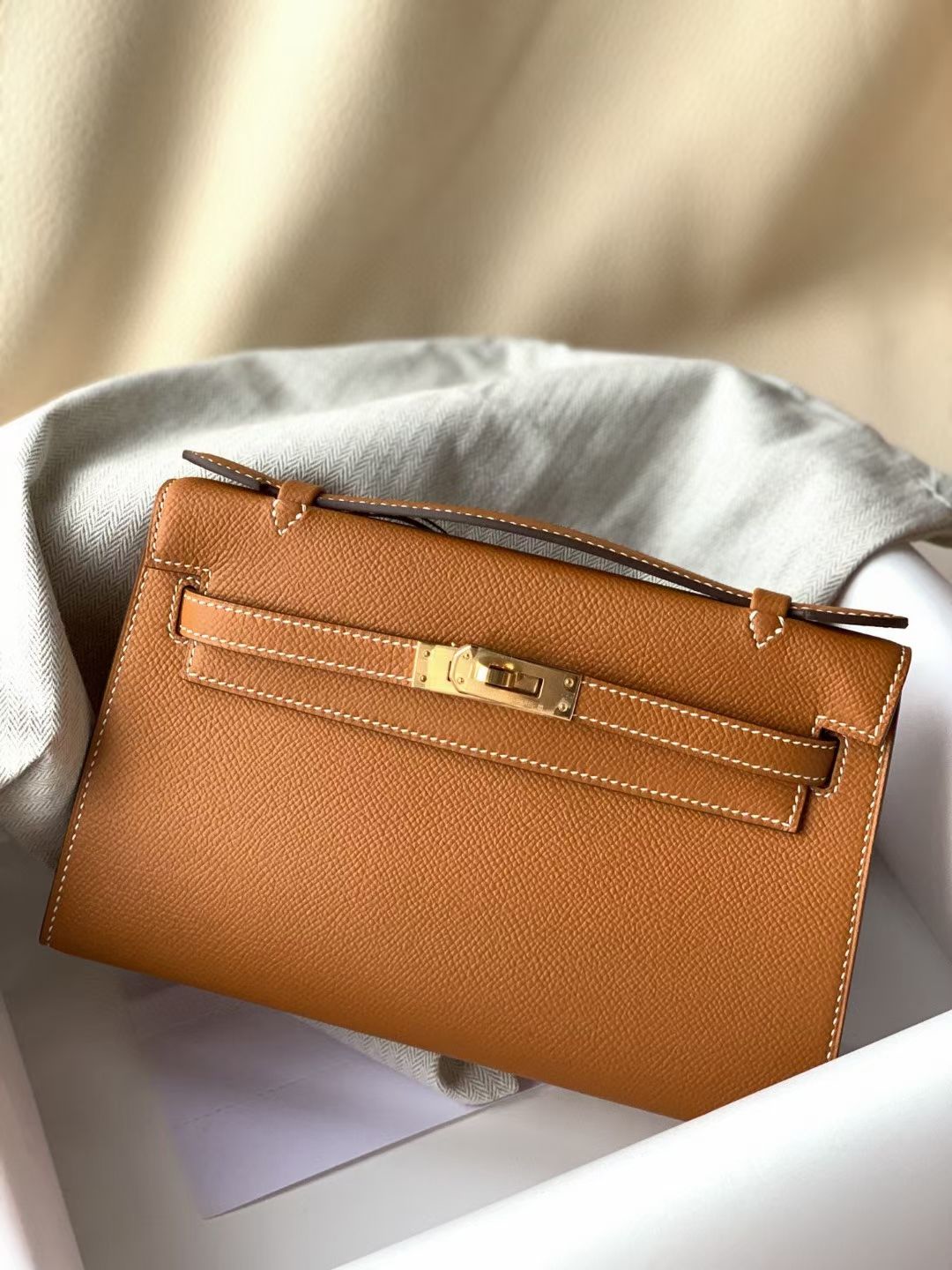 Canada Ottawa Hermès KL Pochette Epsom 37 Gold 89 Noir