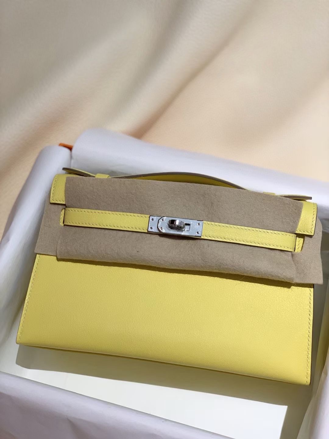 Montreal Canada Hermès Pochette Swift 9R Lime Silver Hardware