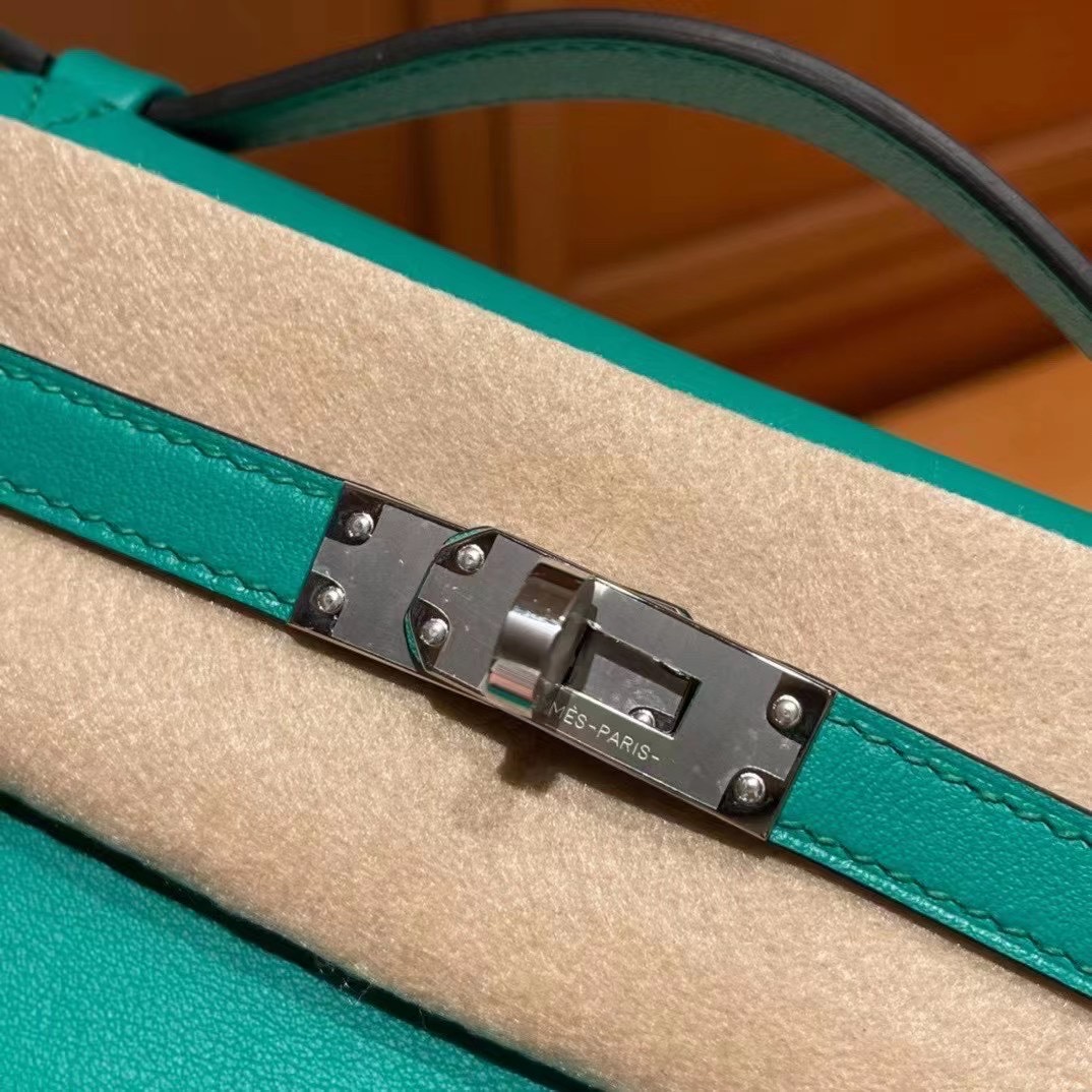 KL pochette 一代手拿包，晚宴必备单品 Swift. 6U 薄荷绿 银扣