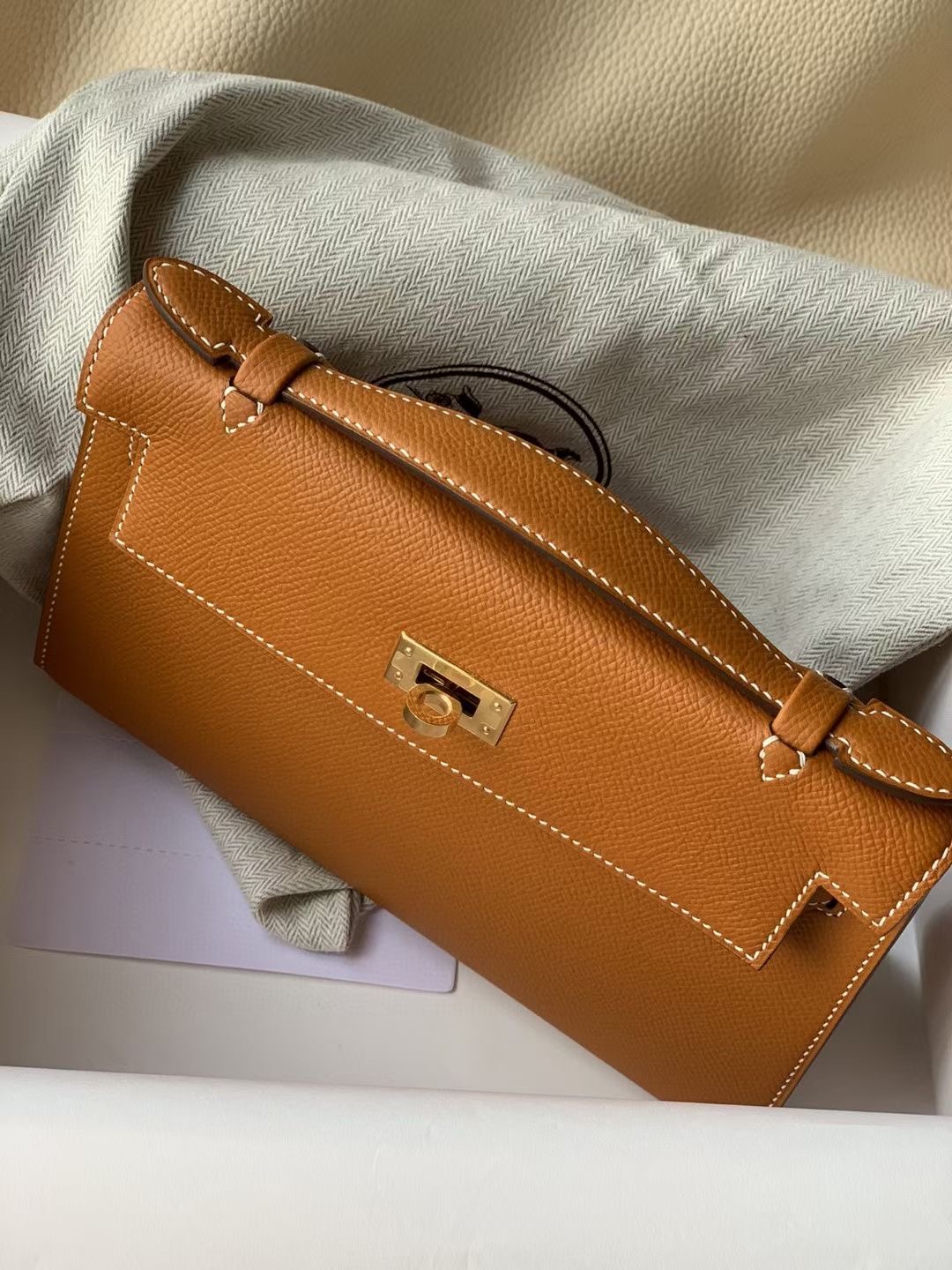 Canada Ottawa Hermès KL Pochette Epsom 37 Gold 89 Noir