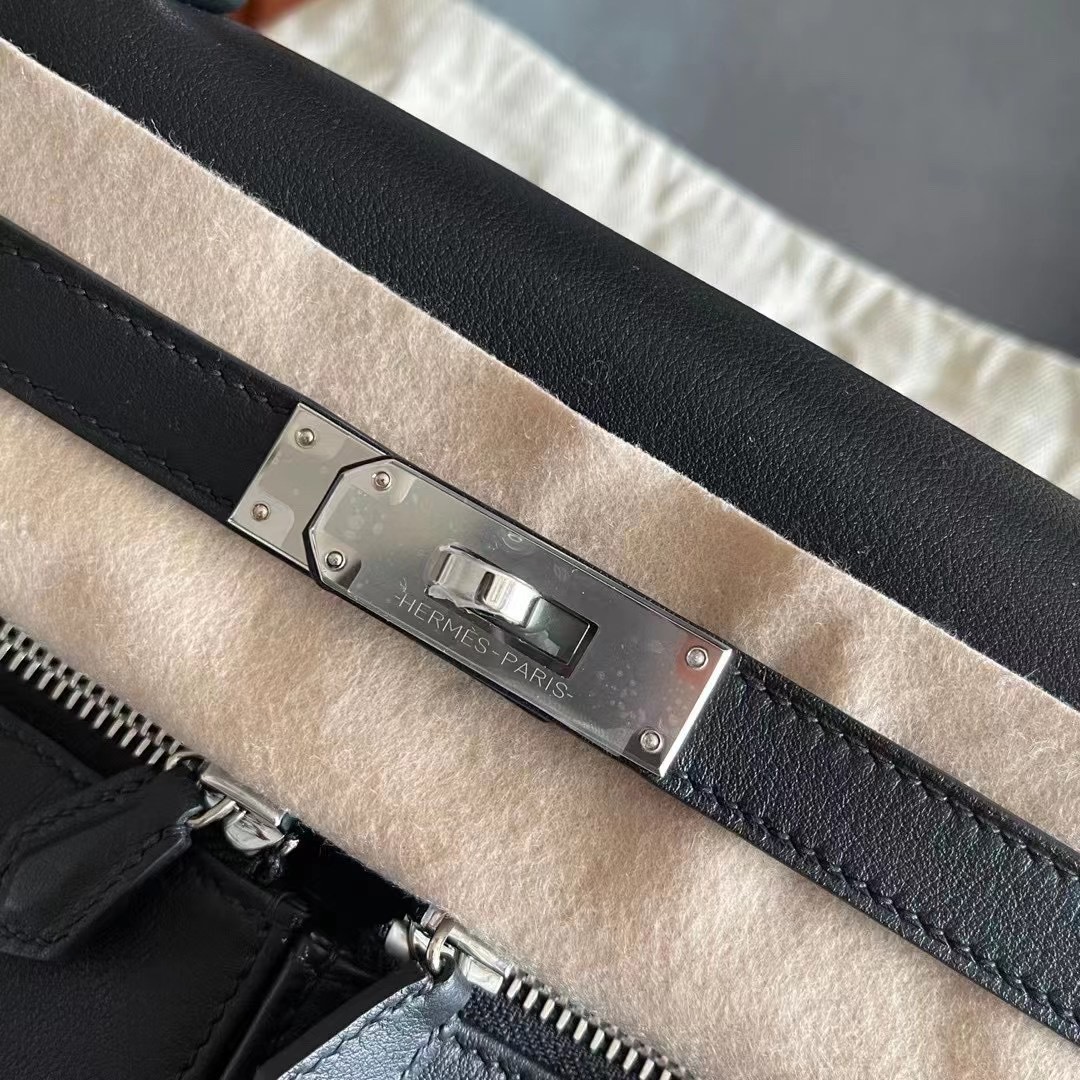 KL Lakis  32 Swift 黑银