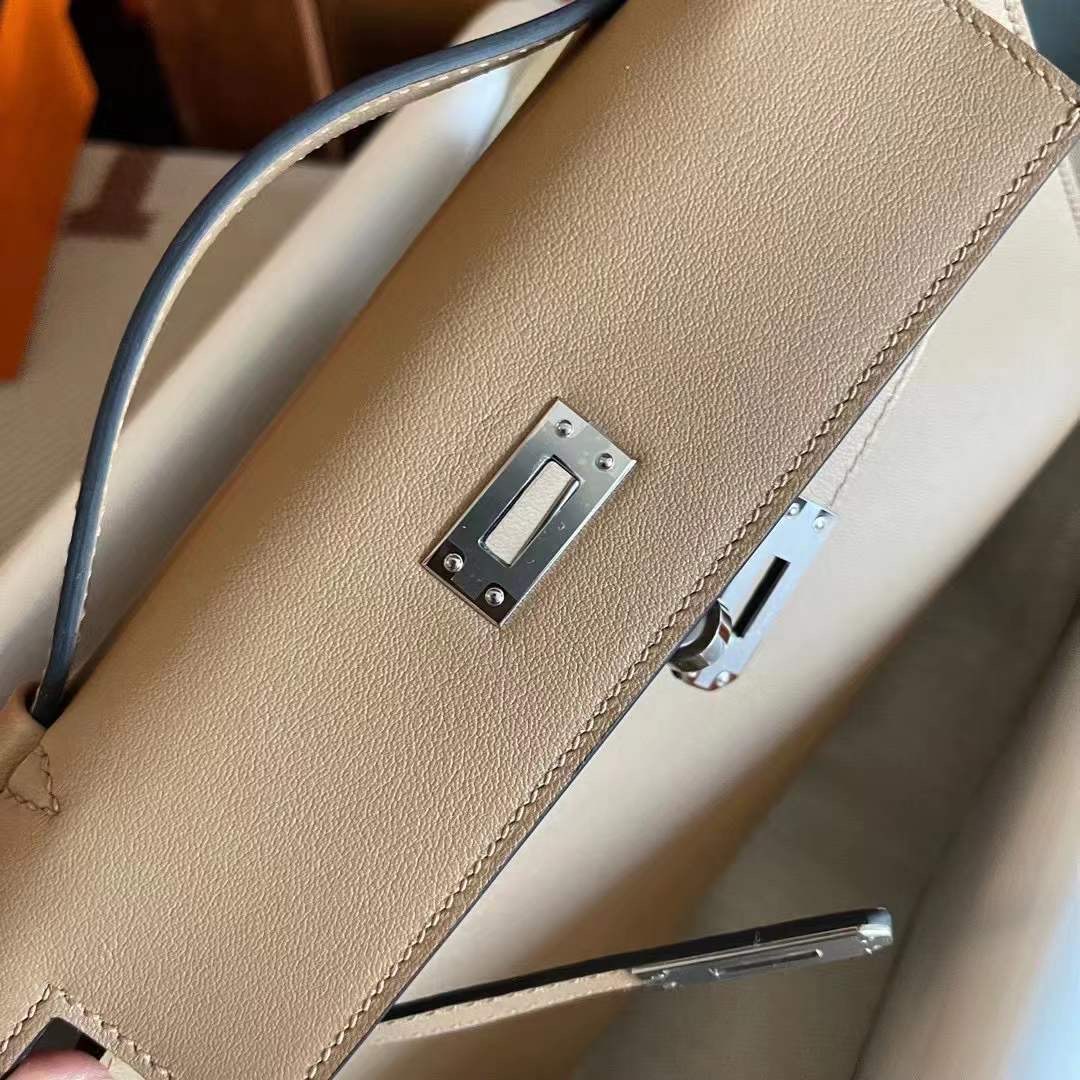 KL pochette swift 0M Chai 奶茶色  银