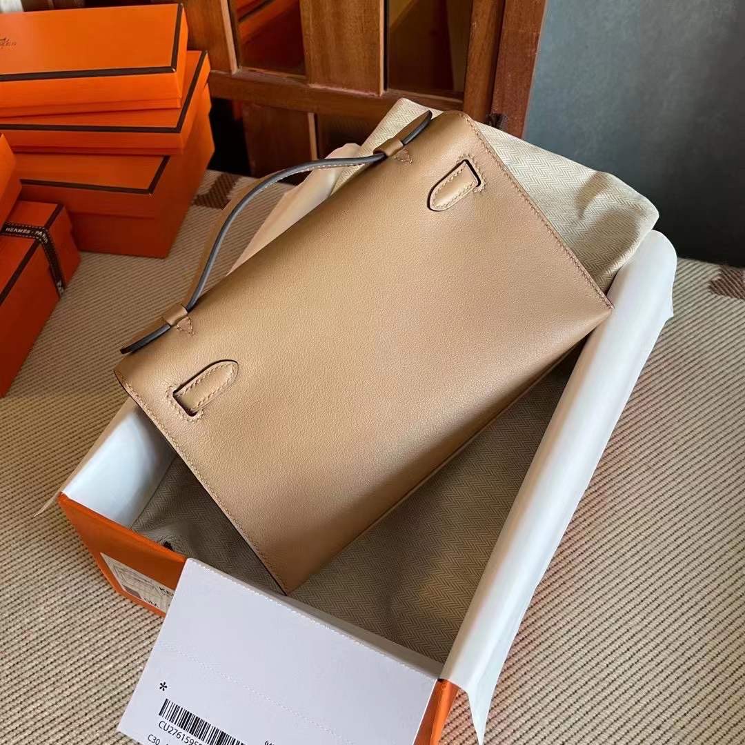 KL pochette swift 0M Chai 奶茶色  银