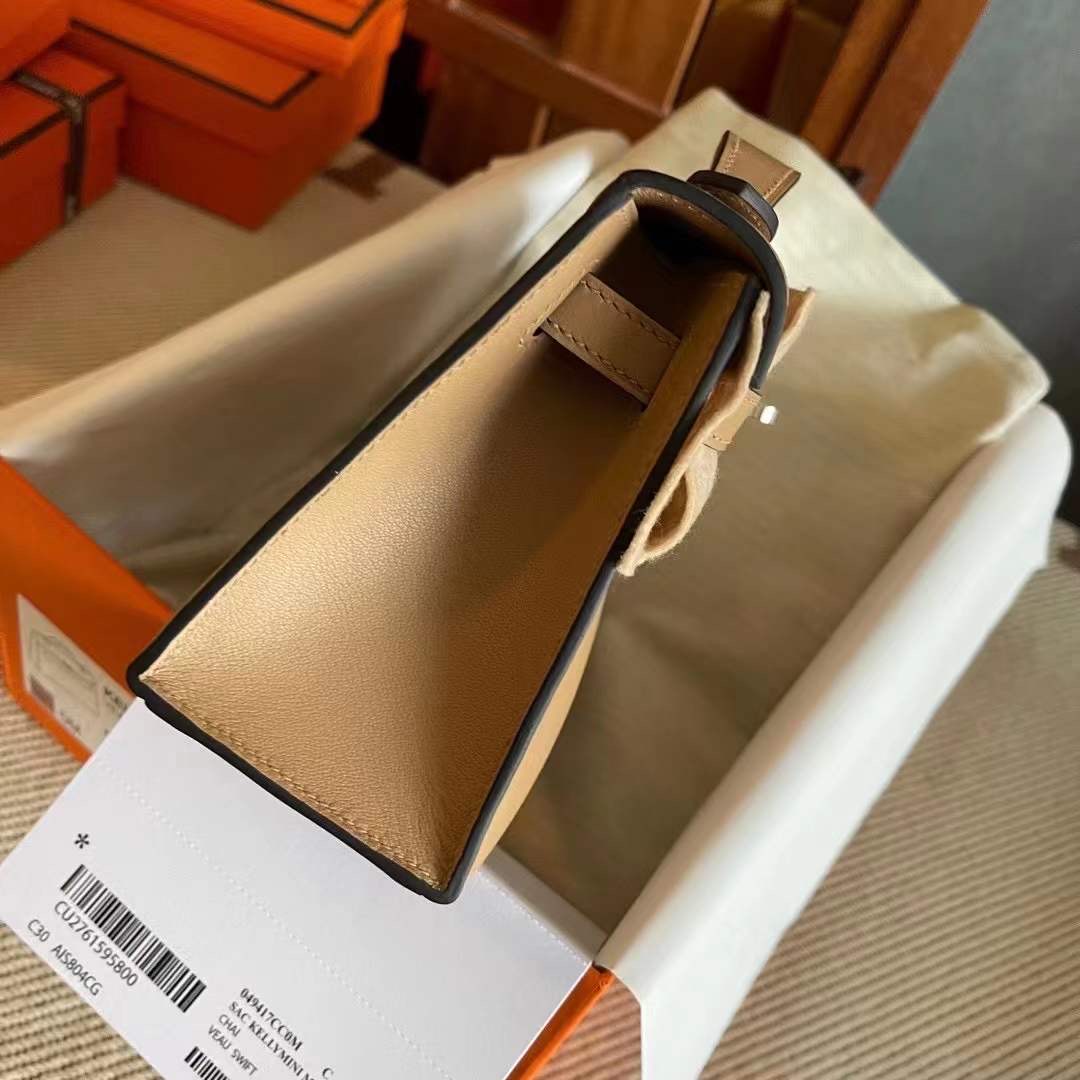 KL pochette swift 0M Chai 奶茶色  银