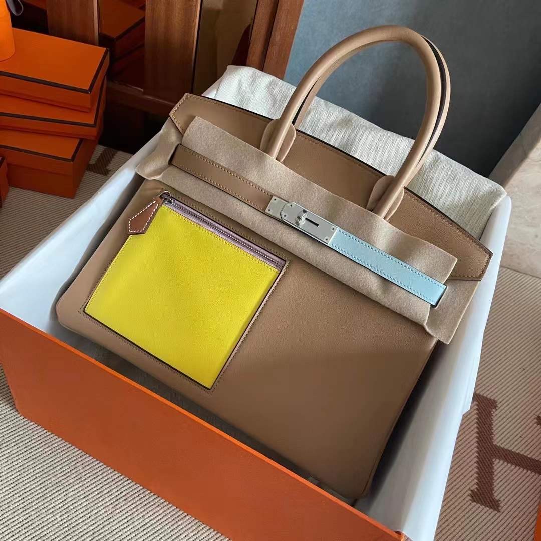 BK colormatic  经典的bk 包加入了colormatic 拼色元素，包身选用swift 皮，不规则多功能口袋，撞色设计很艺术，使之更特别