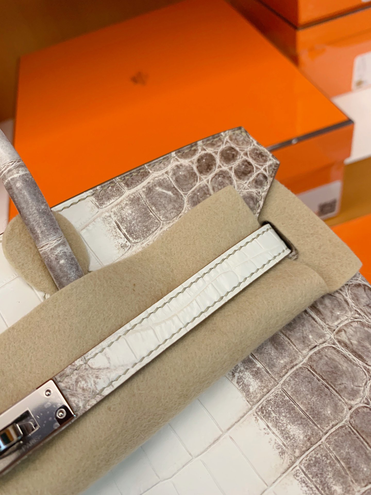 皇后级 BK 25cm Crocodile leather 铂金包 01喜马拉雅白 himalaya 雾面尼罗鳄鱼 两点 银扣 还自带气孔 可遇不可求 [得意]