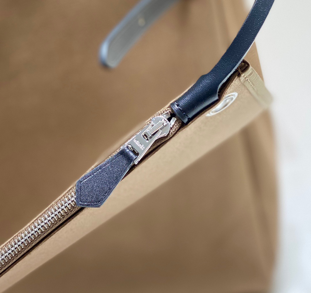 Her bag 31