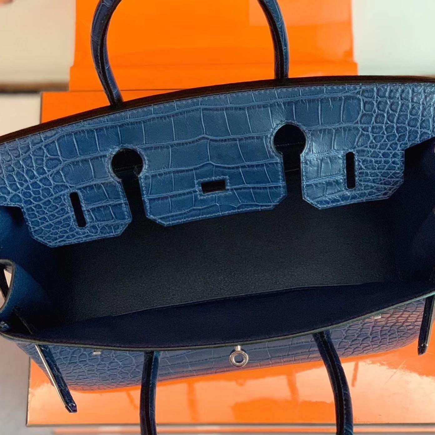 The United Arab Emirates BK 30 7L Blue de crocs matte