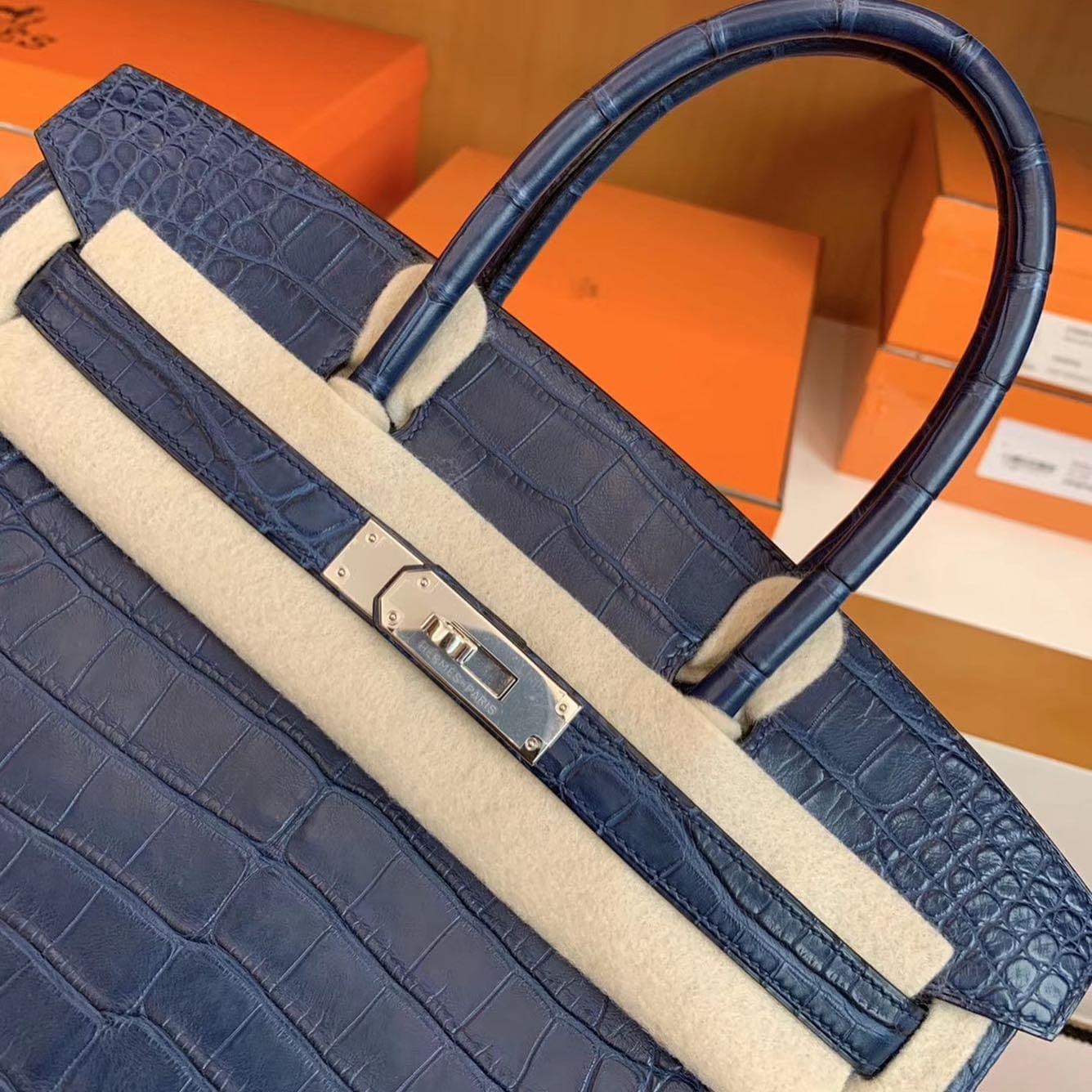 The United Arab Emirates BK 30 7L Blue de crocs matte