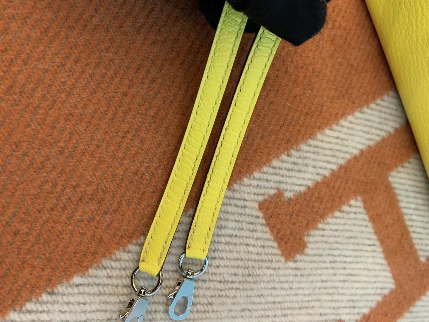 Kuwait Mini kl II 9O jaune de naples 那不勒斯黄 山羊皮