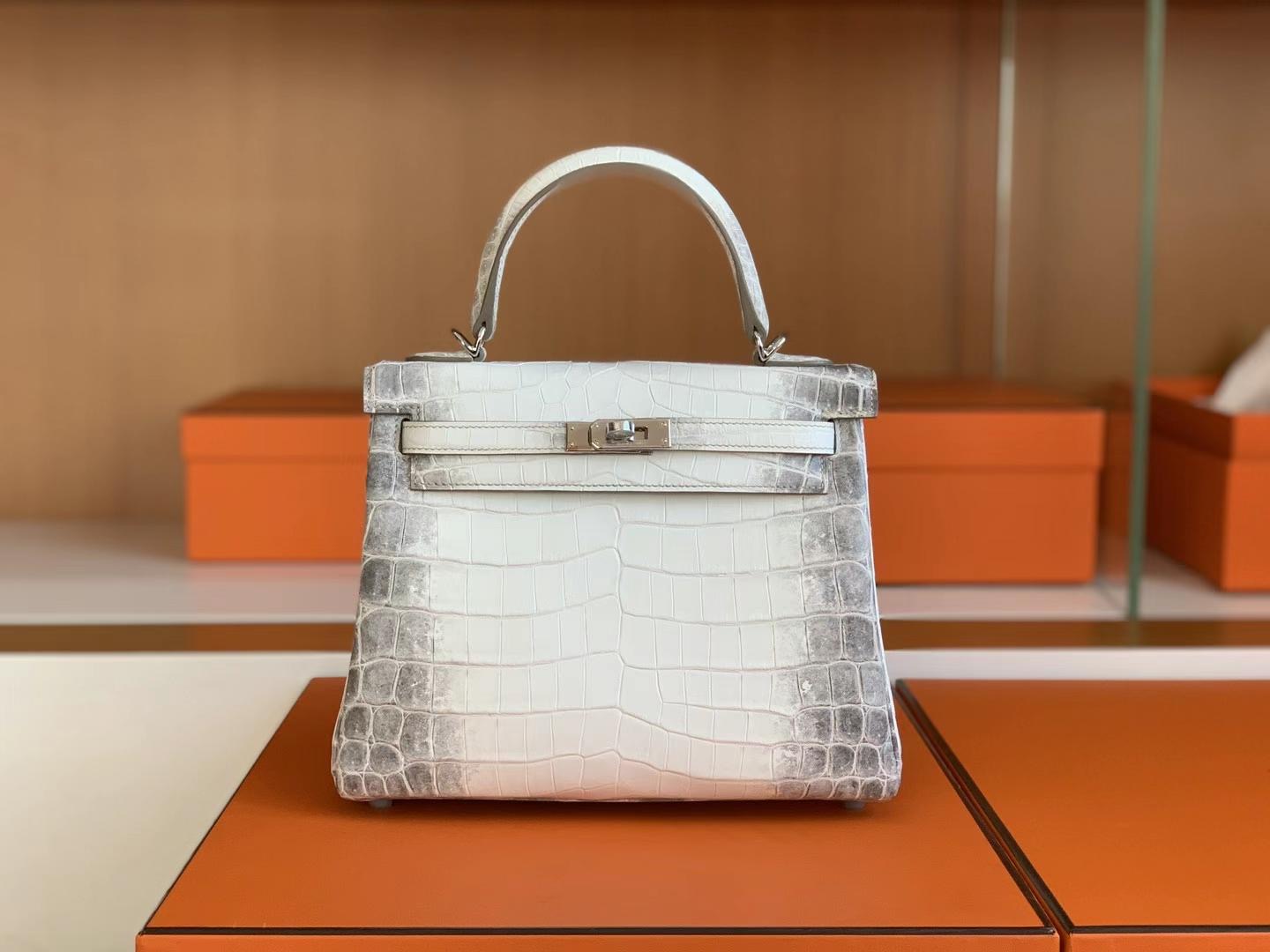 United Arab Emirates HM KL 25cm 01 BLANC Nilo Crocodile Himalayan