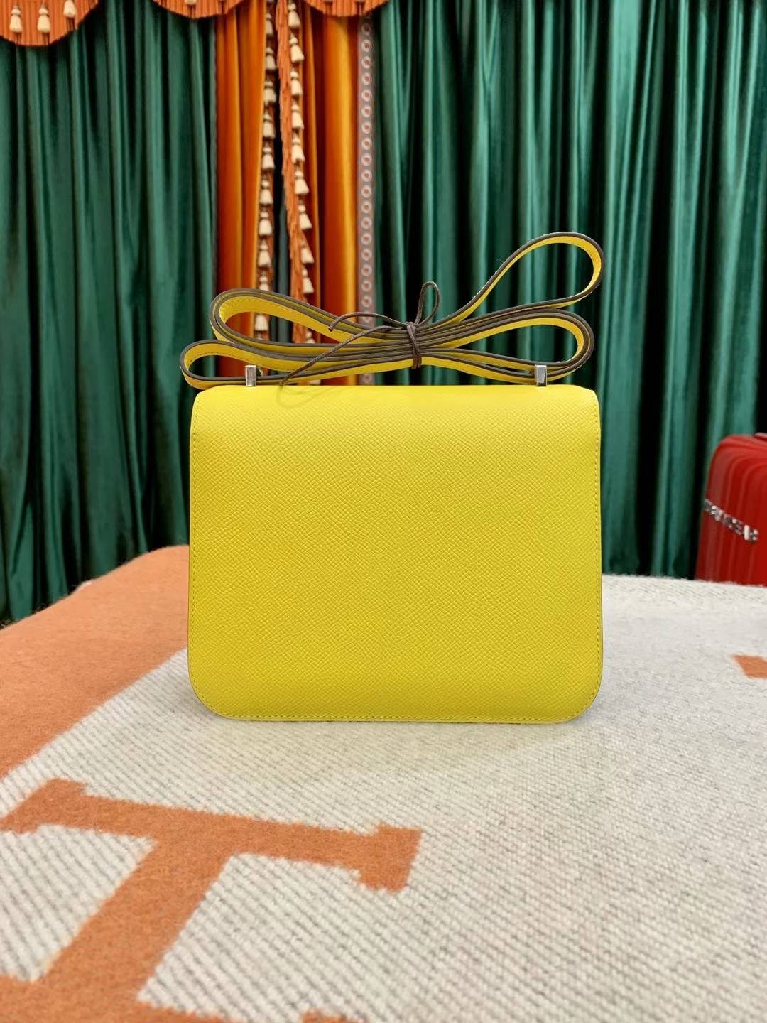 Kuwait Mini Constance Epsom 9O jaune de naples
