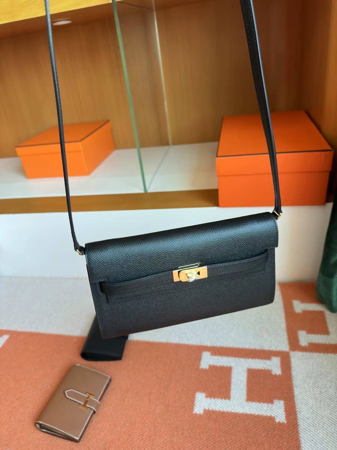 Dubai HM constance to go Epsom 89 noir