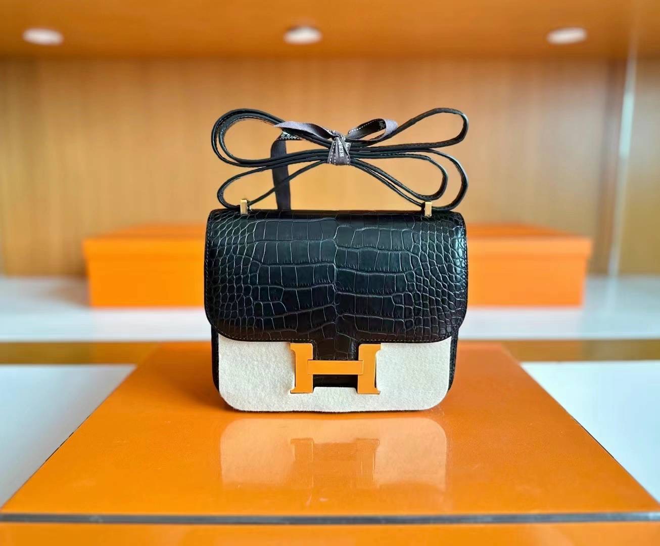 Dubai HM Constance 19cm Ck89 Noir Matte Alligator Crocodile